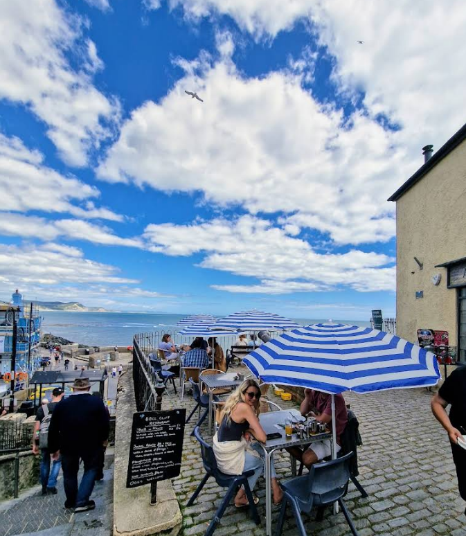 Bell Cliff Restaurant ambience